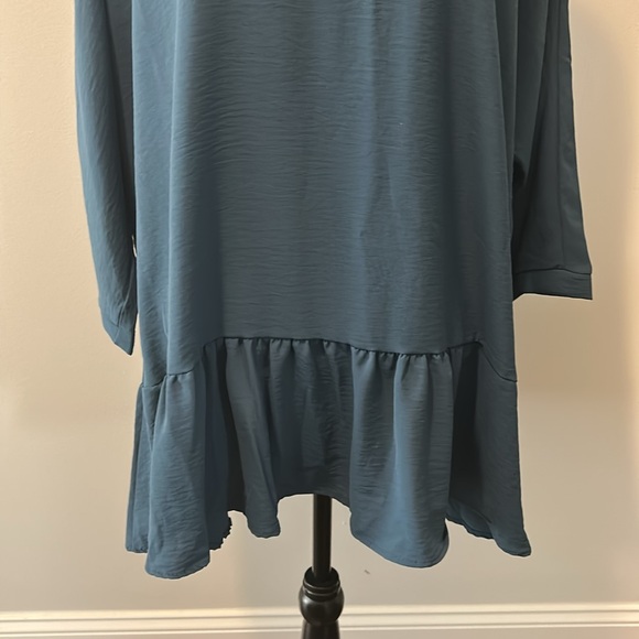 NWOT. Woman’s round neckline blouse with 3/4 length sleeves & ruffle hemline. - Picture 4 of 10